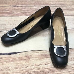 Salvatore Ferragamo Boutique 7.5 AAA Navy Pumps
